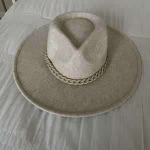 Felt Fedora Hat with Matte Chain Detail